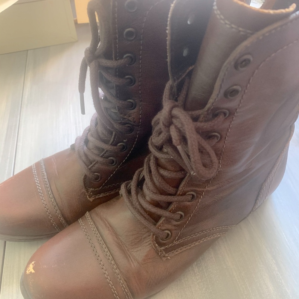 Steve Madden - Sz 11 - brown laced army style boot